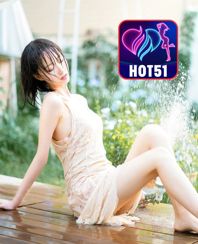 Chloe Adams-HOT51