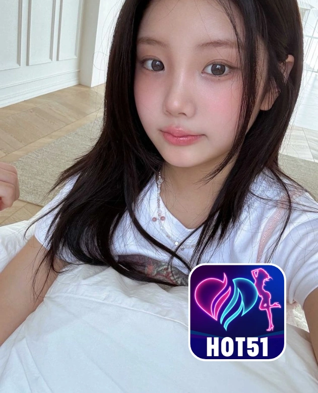 Claire Young-HOT51