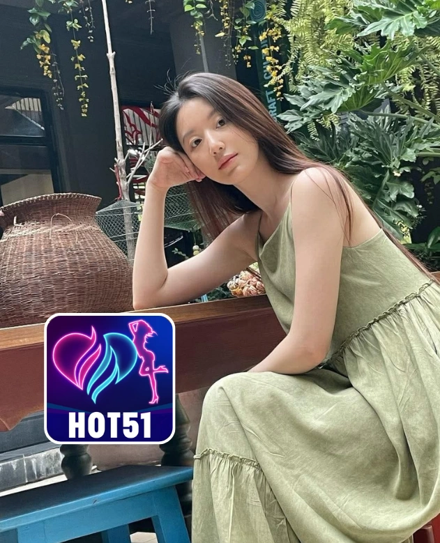 Sarah Cox-HOT51