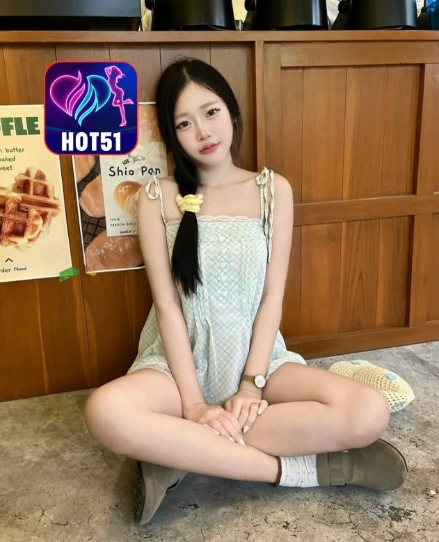 Charlotte Kelly-HOT51