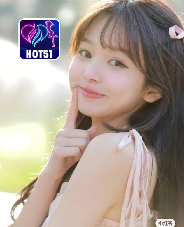 Ellie Nelson-HOT51