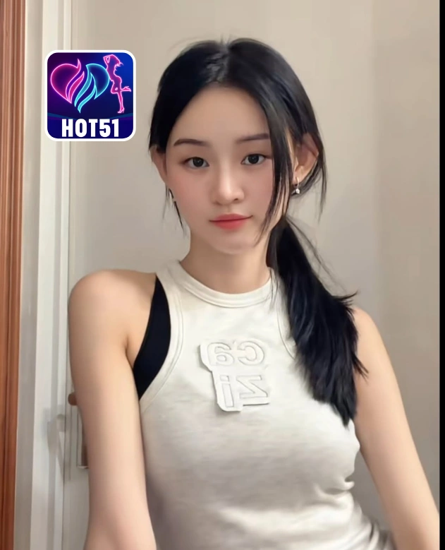 Ellie Scott-HOT51