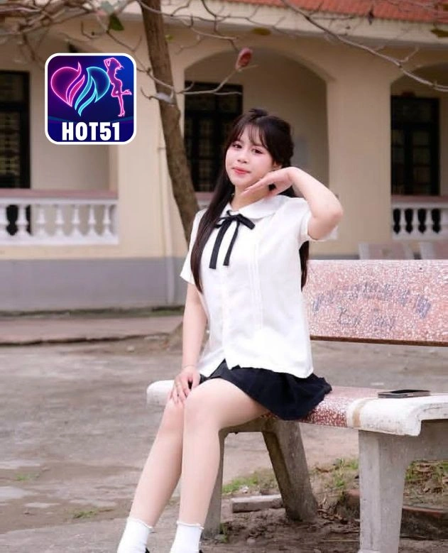 You are currently viewing Charlie Young Pesona Unik di Apk Hot51 Live