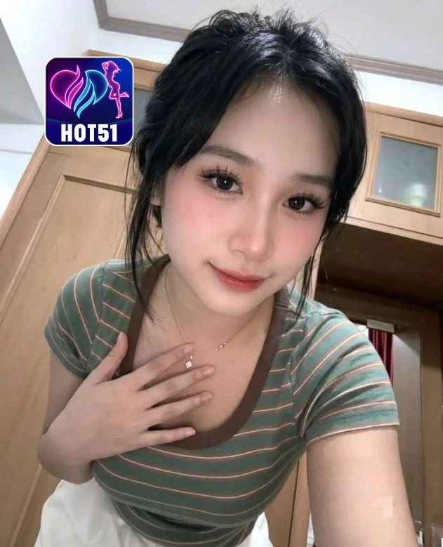 Clara Wells-HOT51