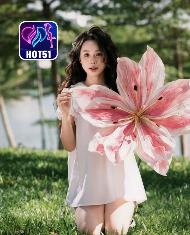 Eleanor Anderson-HOT51