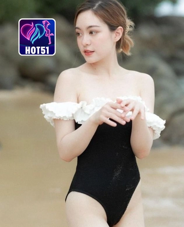 Laura Thompson-HOT51