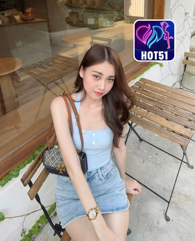 Mia Mitchell-HOT51