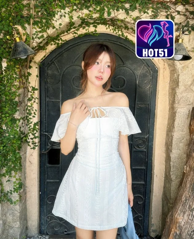 Chloe-HOT51