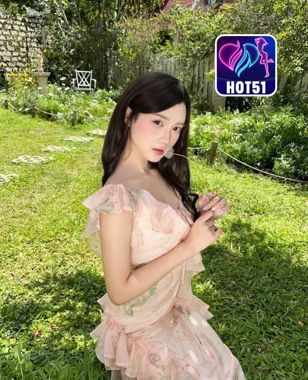 Chloe-HOT51