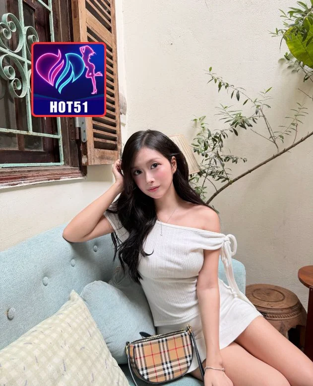 Rebecca-HOT51